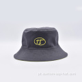 Chapéu de balde duplo lateral com logotipo bordado
